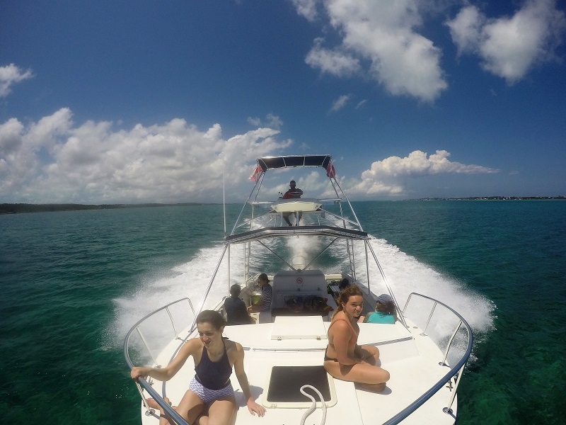 Snorkeling boat Harbour Island Bahamas